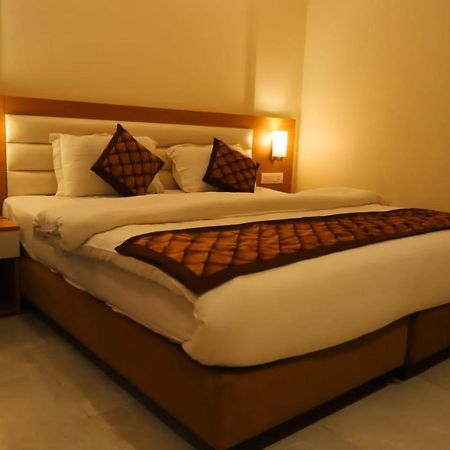 Hotel Ananda Castle Vrindāvan Esterno foto