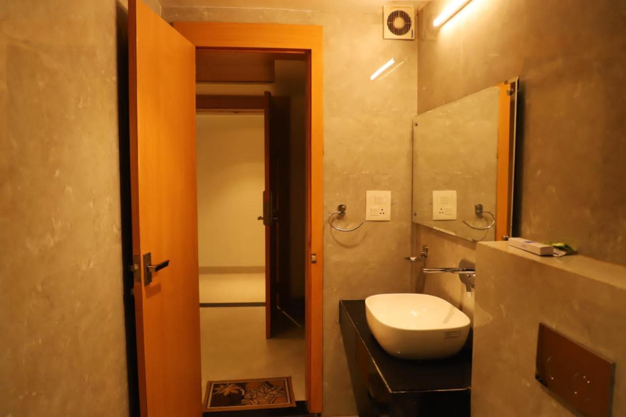 Hotel Ananda Castle Vrindāvan Esterno foto