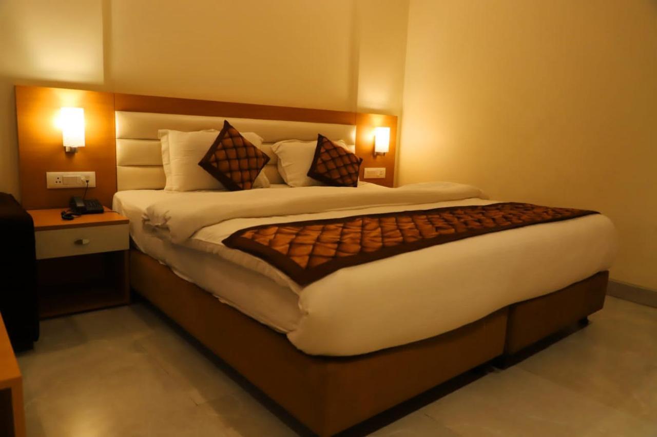 Hotel Ananda Castle Vrindāvan Esterno foto