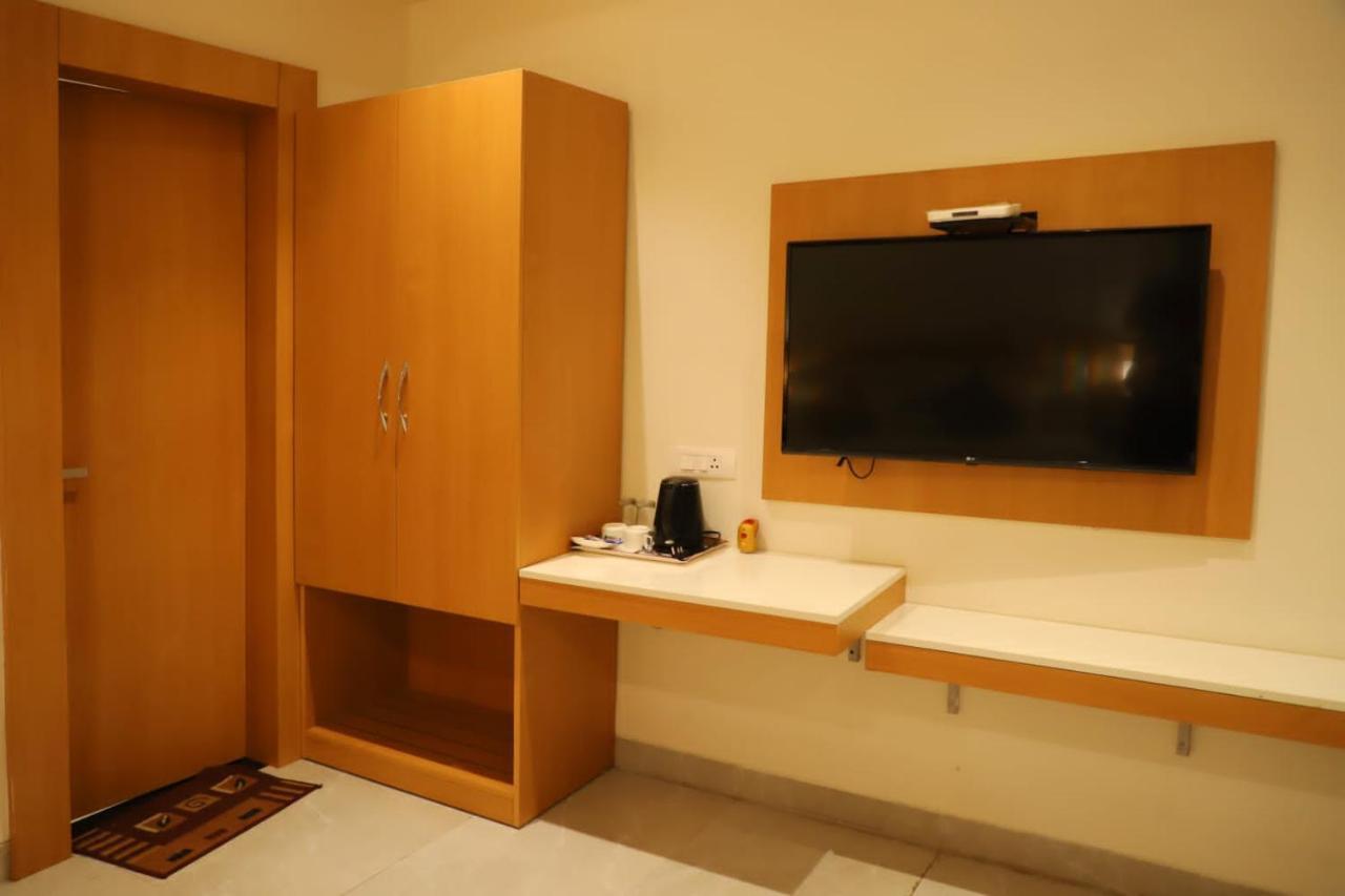 Hotel Ananda Castle Vrindāvan Esterno foto