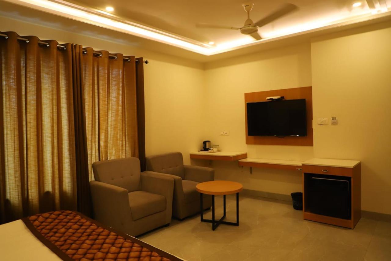 Hotel Ananda Castle Vrindāvan Esterno foto